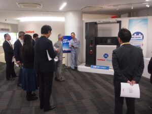 日団協、岩谷研究所や新コスセンサ工場を見学、需要開発委と保安委で合同見学研修会
