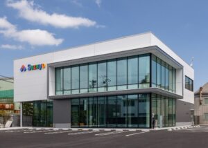 鈴与商事、岡崎支店新社屋が竣工　ＺＥＢ仕様で省エネ化