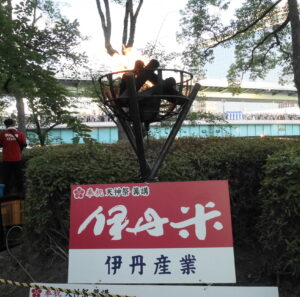 伊丹産業、天神祭にＬＰガスの篝を奉納