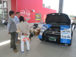 ＬＰガス自動車普及促進協議会、タクシーの日行事でハイブリッド車訴求　２８０組４５０人が立ち寄り