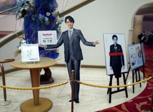 岩谷産業、宝塚歌劇星組貸切公演　２４００人を招待